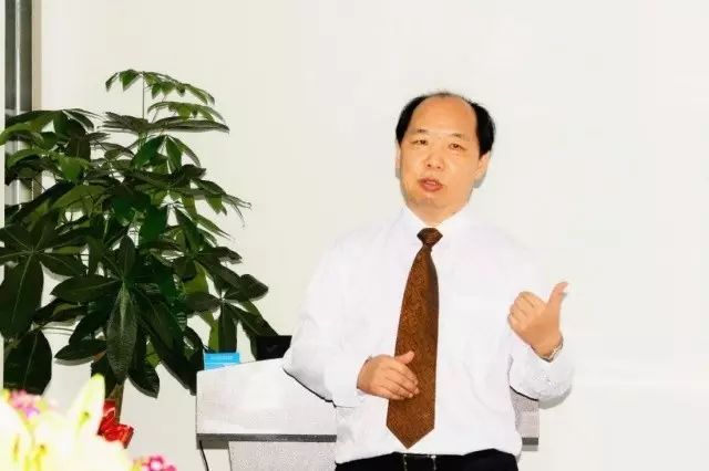 本次研讨会由集团 席白内障带教导师郭海科教授、张广斌教授领*,来自易游体育集团11名白内障带教导师参加了本次活动。福州眼科医院、.jpg 本次研讨会由集团 席白内障带教导师郭海科教授、张广斌教授领*,来自易游体育集团11名白内障带教导师参加了本次活动。福州眼科医院、.jpg