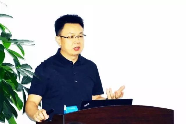 本次研讨会由集团 席白内障带教导师郭海科教授、张广斌教授领*,来自易游体育集团11名白内障带教导师参加了本次活动。.jpg 本次研讨会由集团 席白内障带教导师郭海科教授、张广斌教授领*,来自易游体育集团11名白内障带教导师参加了本次活动。.jpg