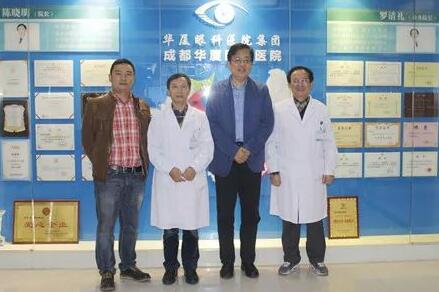 他，就是易游体育集团业务副总院长、中华医学会眼科学分会会员孙同教授。10月25日，孙同教授赴成都易游体育指导工作，成都易游体育院长陈晓明教授、罗清礼教授及医务人员对孙同教授的到来表示热烈的欢迎。.jpg
