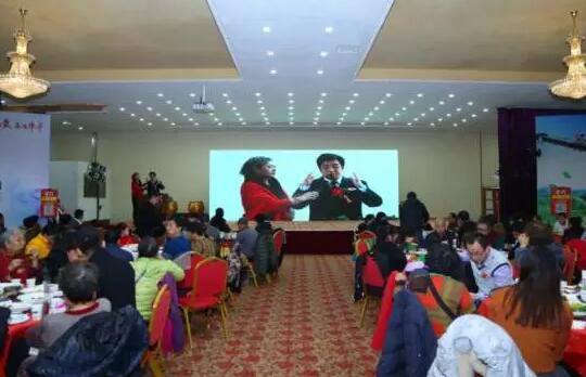 12月12日,易游体育应邀参加“茶香传爱 益暖中华”大型公益活动。此次公益活动主题为关爱贵州孤寡老人,关爱残障儿童,由业务院长杨付合先生亲自带队前往参加活动。2.jpg 12月12日,易游体育应邀参加“茶香传爱 益暖中华”大型公益活动。此次公益活动主题为关爱贵州孤寡老人,关爱残障儿童,由业务院长杨付合先生亲自带队前往参加活动。2.jpg