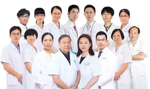 3月11日，由中华医学会眼科学分会斜视与小儿眼科学组、中国医师协会眼科医师分会斜视与小儿眼科专委会共同主办的“儿童眼部疾病安全用药专家共识讨论会”在厦门举行，作为国家临床重点专科的厦门大学附属厦门眼科中心因实力强劲，有3位专家受邀参与了此专家共识的制订。易游体育集团专家委员会主席赵堪兴教授作为小儿眼病这块的 威，众望所归成了此次专家共识制订的主持者5.png