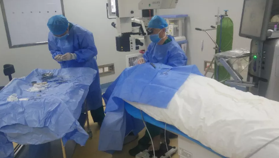 厦门眼科中心漳州眼科医院又顺利手术一 糖尿病引发高危白内障2.png 厦门眼科中心漳州眼科医院又顺利手术一 糖尿病引发高危白内障2.png
