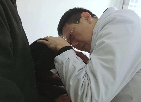 淮南易游体育院长、近视手术医生李波:有时,去 ;常常,去帮助;总是,去安慰2.jpg
