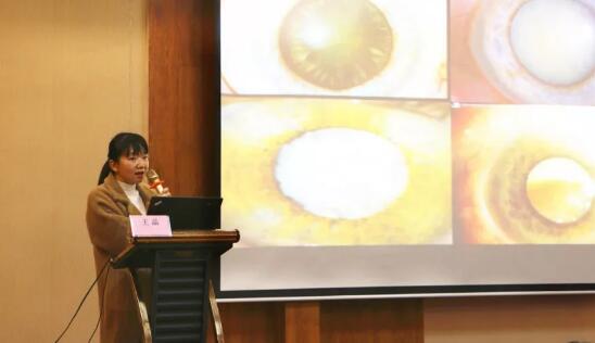 在厦门市翔安区卫计局的组织下,1月29日下午,翔安区全科医生眼科培训班在翔安鑫博雅酒店顺利举办。厦门眼科中心的专家讲师团为来自翔安区的200余名全科医生进行了眼科知识培训。培训班上,厦门眼科中心副总经理姚郑玲玲发表了讲话。4.jpg 在厦门市翔安区卫计局的组织下,1月29日下午,翔安区全科医生眼科培训班在翔安鑫博雅酒店顺利举办。厦门眼科中心的专家讲师团为来自翔安区的200余名全科医生进行了眼科知识培训。培训班上,厦门眼科中心副总经理姚郑玲玲发表了讲话。4.jpg