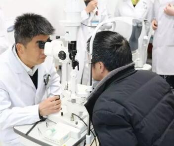 重庆易游体育安晓巨副院长:白内障手术什么时候做 ?1.jpg 重庆易游体育安晓巨副院长:白内障手术什么时候做 ?1.jpg