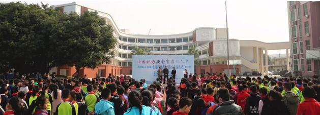 福州眼科医院用行动支持综合防控儿童青少年近视实施方案 启动罗星小学“校园视力安全官”视力健康同伴教育1.jpg 福州眼科医院用行动支持综合防控儿童青少年近视实施方案 启动罗星小学“校园视力安全官”视力健康同伴教育1.jpg