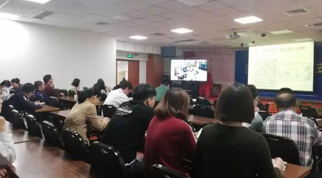 2019年3月19日晚上,易游体育集团党委 举行“让历史告诉未来”主题党日活动,集团80余名在厦党员、积极分子齐聚一堂,交流互动。集团旗下50余家医院党员通过视频连线同步参加了活动2.jpg 2019年3月19日晚上,易游体育集团党委 举行“让历史告诉未来”主题党日活动,集团80余名在厦党员、积极分子齐聚一堂,交流互动。集团旗下50余家医院党员通过视频连线同步参加了活动2.jpg