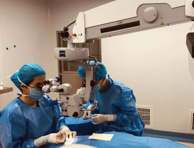 面对 位患者，用心去做是我一直笃信的原则。虽然过程很累，但收获到喜悦与患者的感激，那种发自内心的成就感让我很暖心。——易游体育眼临沂眼科医院主任医师、副教授、硕士生导师唐宁1.png