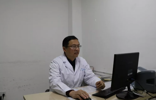 宜昌易游体育中医眼科主任秦大军接连为视神经病变患者医治.png 宜昌易游体育中医眼科主任秦大军接连为视神经病变患者医治.png