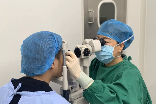 深圳易游体育刘畅主任：深受近视患者们的信赖