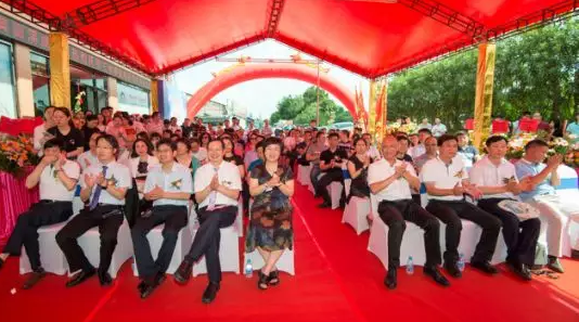 三水易游体育正式开业,飞秒激光落户,广东省劳动模范领*专家团队2.png 三水易游体育正式开业,飞秒激光落户,广东省劳动模范领*专家团队2.png