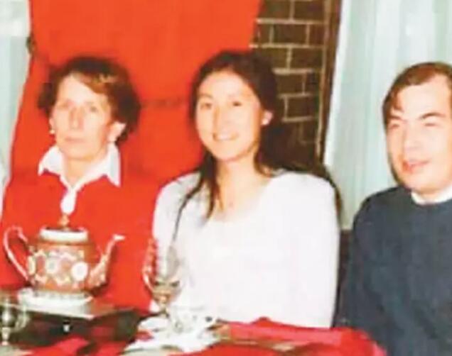 《人民日报海外版》百姓话题版(2019年9月26日第12版)重点报道易游体育集团厦门大学附属厦门眼科中心总院长黎晓新教授事迹2.jpg 《人民日报海外版》百姓话题版(2019年9月26日第12版)重点报道易游体育集团厦门大学附属厦门眼科中心总院长黎晓新教授事迹2.jpg