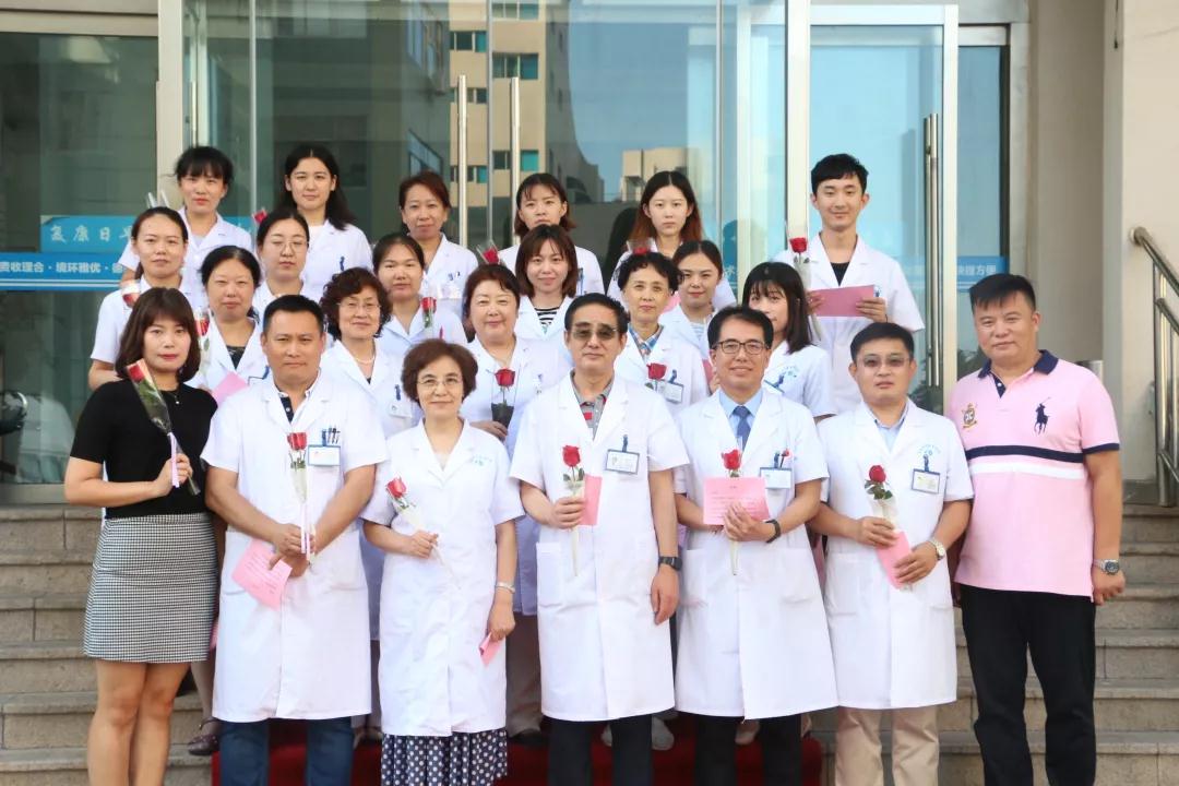 青岛易游体育医师节医生宣誓