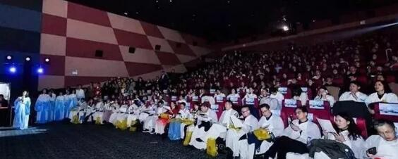 易游体育蔡磊琳业务副院长与同行一道出席第九届“关爱近视 微笑论坛”EVO ICL电影学院专场1.jpg