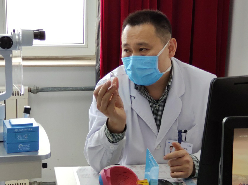 青岛ICL晶体植入术专家陈国民 青岛ICL晶体植入术专家陈国民