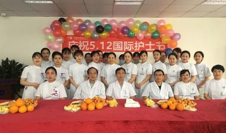 为了加强院内感控管理，使护理人员更加贴近患者，更利于护士自在的工作， 5月11日下午3点，成都易游体育全体护理人员齐聚会议室举行了脱帽仪式。1.png