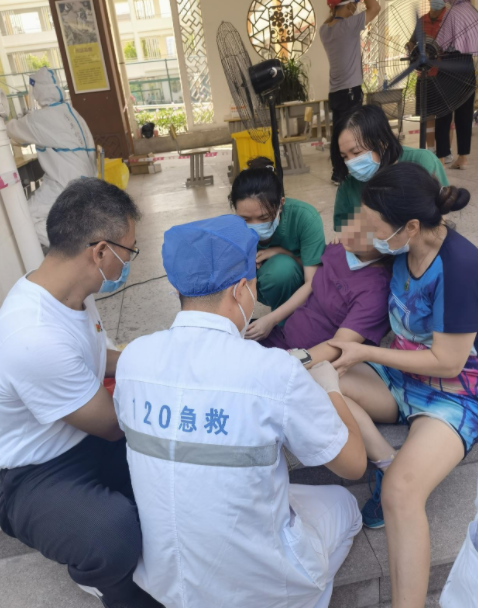 凤凰网:紧急出征!易游体育多支医疗队星夜逆行抗疫前线9.png 凤凰网:紧急出征!易游体育多支医疗队星夜逆行抗疫前线9.png