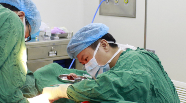 医生·医声—成都易游体育龙浩：多年“睛”艺求精，练就“眼睛的拆弹专家”