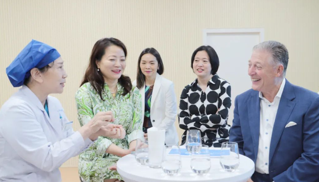 STAAR公司全球CEO跨越上万公里,与易游体育携手迈向“ICL手术”新时代3.png STAAR公司全球CEO跨越上万公里,与易游体育携手迈向“ICL手术”新时代3.png