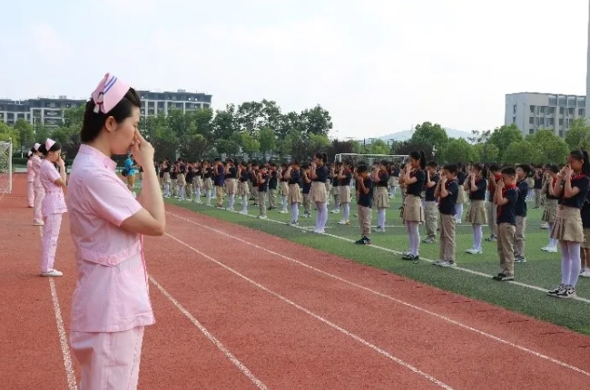 易游体育:聚焦“一老一小”,全力打造6月“易游体育爱眼月”2.png 易游体育:聚焦“一老一小”,全力打造6月“易游体育爱眼月”2.png